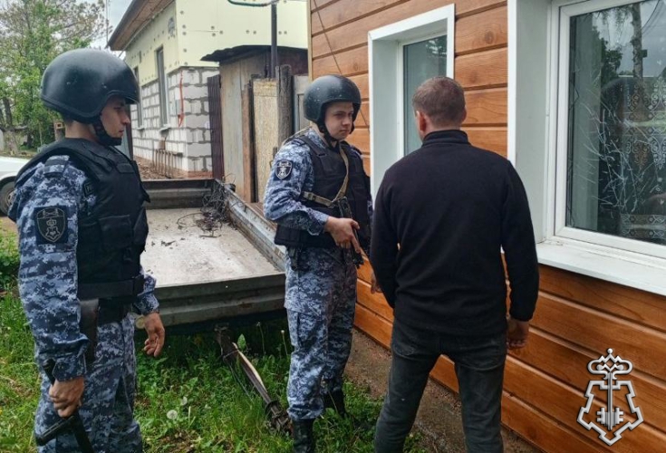 Росгвардейцы задержали мужчину, который пытался проникнуть в чужой дом