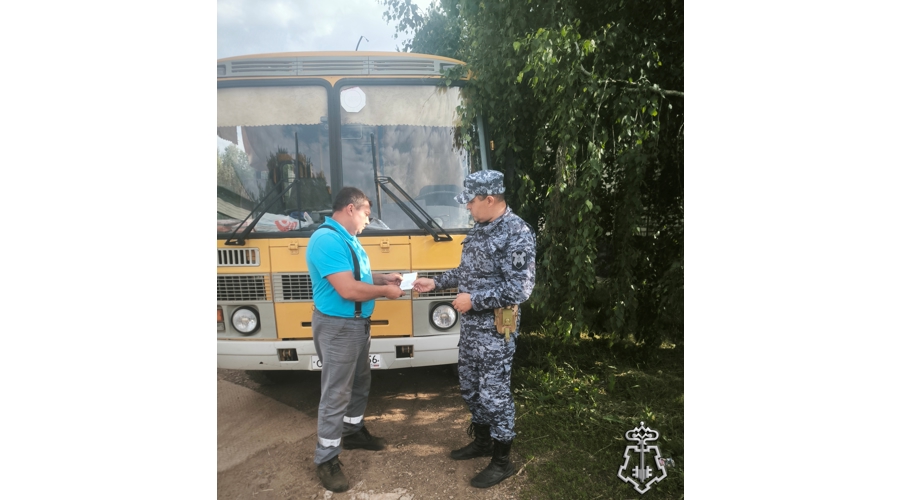 Росгвардейцы проводят акцию «Безопасный дом, подъезд, квартира»