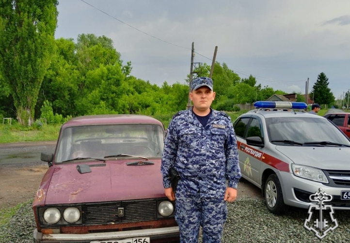 В селе Тоцкое Оренбургской области росгвардейцы задержали мужчину, угнавшего автомобиль