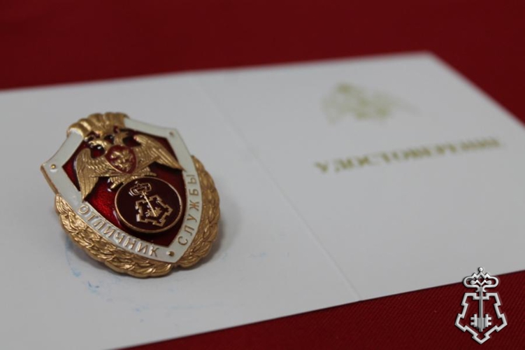 За достигнутые успехи росгвардейцы поощрены нагрудным знаком «Отличник службы в организациях вневедомственной охраны»