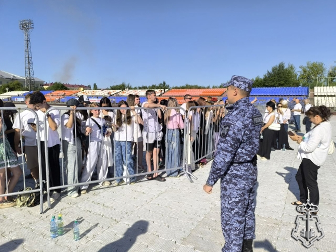 Сотрудники Росгвардии приняли участие в охране общественного порядка и обеспечении общественной безопасности во время празднования Дня металлурга