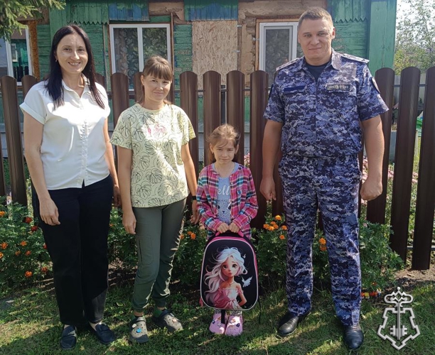 Росгвардейцы  приняли участие в благотворительной акции «Собери ребенка в школу»   