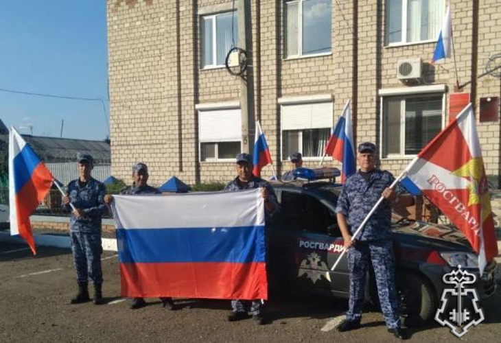 В Оренбургской области росгвардейцы приняли участие в торжественных мероприятиях, приуроченных ко дню Государственного флага Российской Федерации