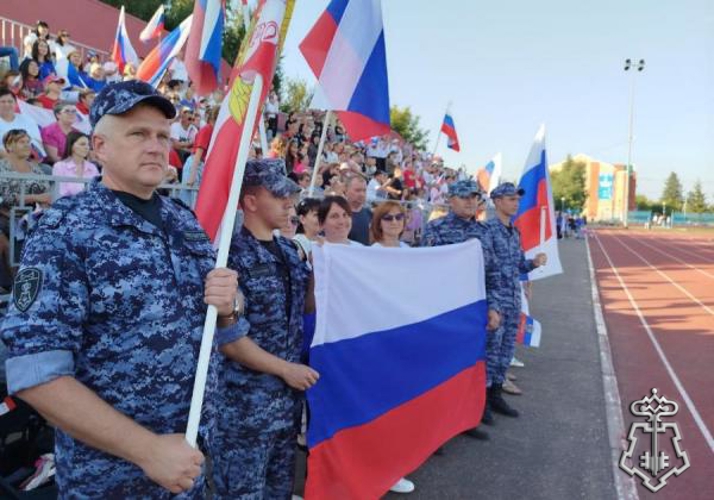 В Оренбургской области росгвардейцы приняли участие в торжественных мероприятиях, приуроченных ко дню Государственного флага Российской Федерации