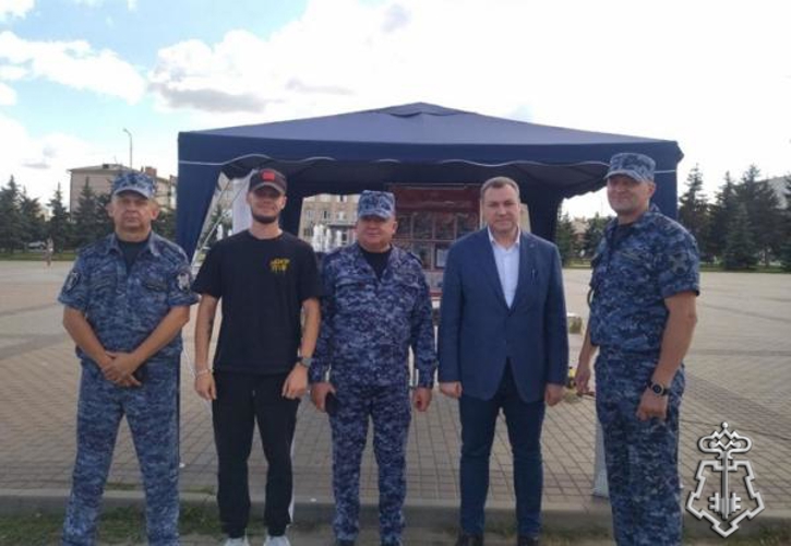 В Оренбургской области завершил свою работу росгвардейский мобильный подвижной агитационный пункт