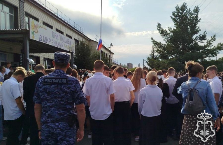 В Оренбургской области росгвардейцы обеспечили правопорядок в День знаний