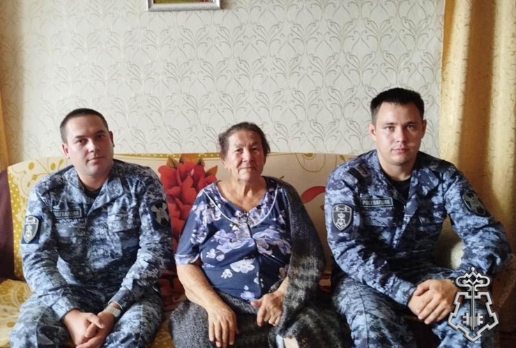 В преддверии Дня пожилого человека росгвардейцы встретились с мамой погибшего бойца 