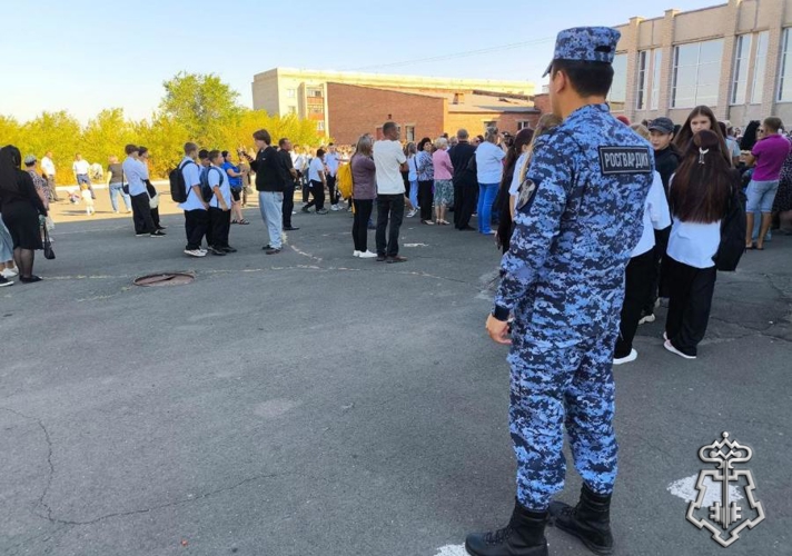 В Оренбургской области росгвардейцы обеспечили правопорядок в День знаний