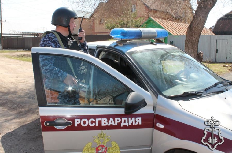 Росгвардейцы задержали мужчину, напавшего на сотрудников скорой медицинской помощи