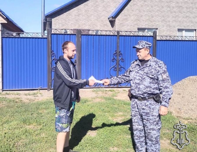 В Оренбургской области росгвардейцы проводят акцию «Безопасный дом, подъезд, квартира»