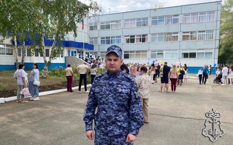 В Оренбургской области росгвардейцы обеспечили правопорядок в День знаний