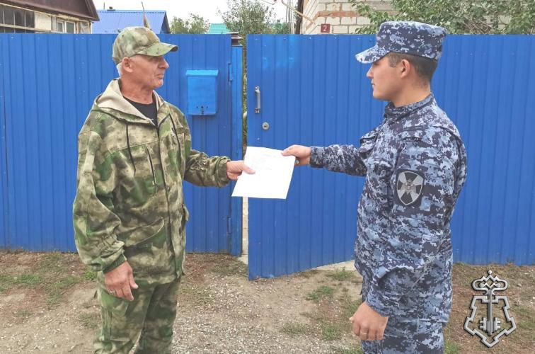 В рамках акции «Безопасный дом, подъезд, квартира» росгвардейцы провели беседу с гражданами о способах защиты  имущества
