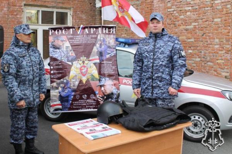 В Оренбурге росгвардейцы приняли участие в образовательном фестивале «Мир профессий»