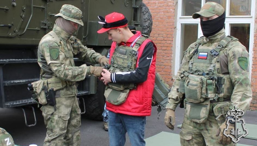 В Оренбурге росгвардейцы приняли участие в образовательном фестивале «Мир профессий»
