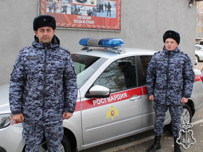 Росгвардейцы задержали мужчину, угрожавшего убийством своей сожительнице