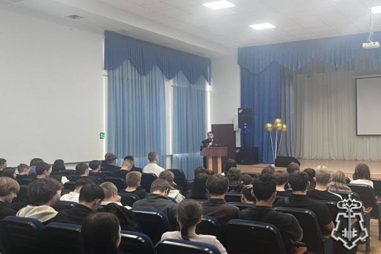 Росгвардейцы рассказали о ВУЗах Росгвардии студентам училища Олимпийского резерва г. Оренбурга