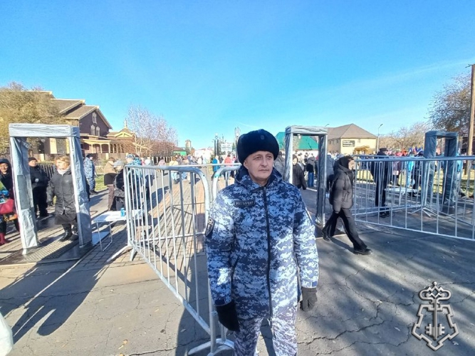  В ОРЕНБУРГЕ РОСГВАРДЕЙЦЫ ПРИНЯЛИ УЧАСТИЕ В ОБЕСПЕЧЕНИИ БЕЗОПАСНОСТИ ТОРЖЕСТВЕННЫХ МЕРОПРИЯТИЙ, ПОСВЯЩЕННЫХ ДНЮ НАРОДНОГО ЕДИНСТВА  