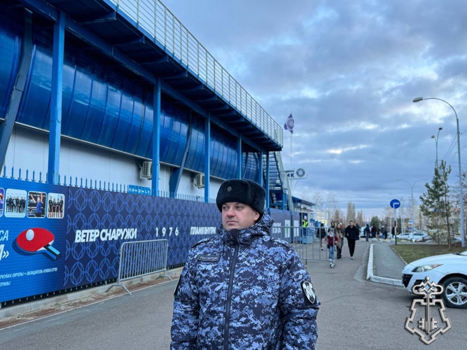 В Оренбурге росгвардейцы обеспечили правопорядок во время проведения футбольного матча