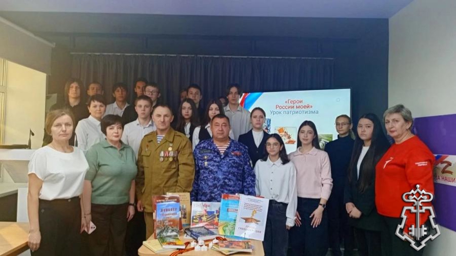 В День Героев Отечества росгвардейцы провели беседу с учащимися о патриотизме 