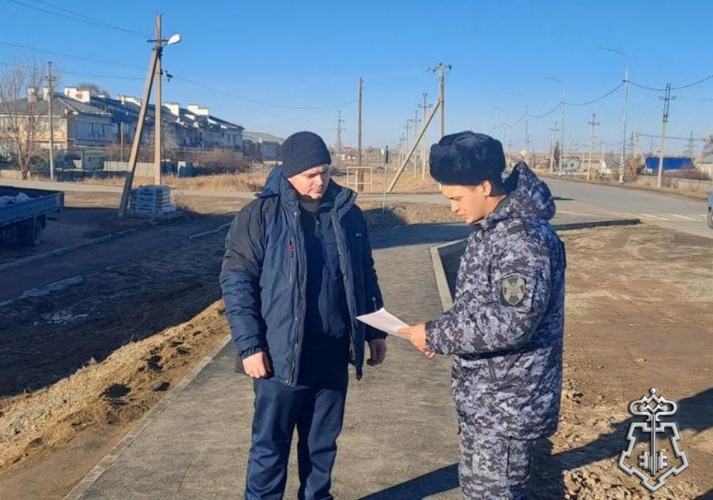 В рамках акции «Безопасный Новый год» росгвардейцы рассказали гражданам о возможностях вневедомственной охраны 