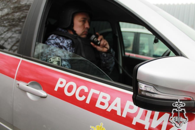 В Оренбурге росгвардейцы  немедленно прибыли на место, получив сообщение о ножевом ранении 