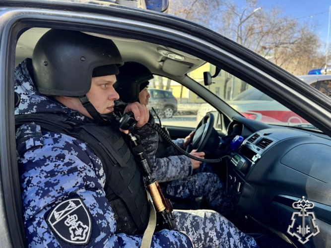 В Оренбурге росгвардейцы задержали гражданина, не оплатившего товар