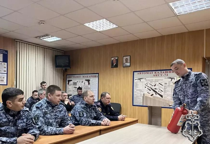 В Бузулуке с росгвардейцами проведено занятие по обеспечению пожарной безопасности на занимаемых объектах
