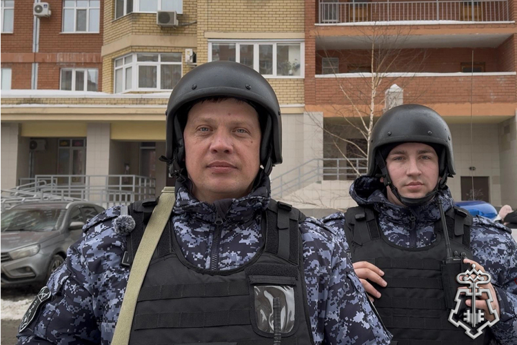 В Оренбурге росгвардейцы спасли девушку от необдуманного поступка (видео)