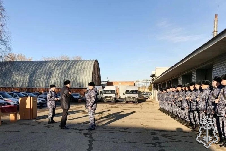 В Оренбурге отличившимся сотрудникам  вневедомственной охраны Росгвардии  были вручены знаки отличия и благодарности