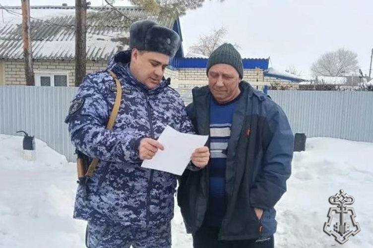 В рамках акции «Безопасный дом, подъезд, квартира» росгвардейцы провели беседу с гражданами о способах защиты имущества