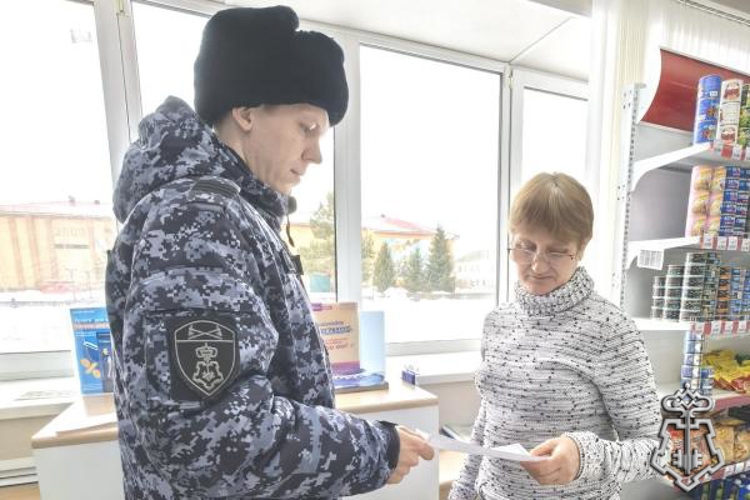 В Оренбургской области росгвардейцы проводят беседы с гражданами о способах защиты имущества