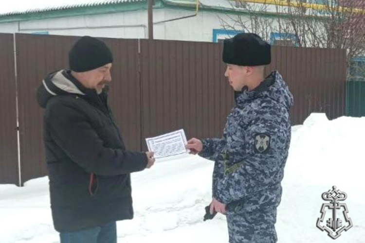 В Оренбургской области росгвардейцы проводят беседы с гражданами о способах защиты имущества