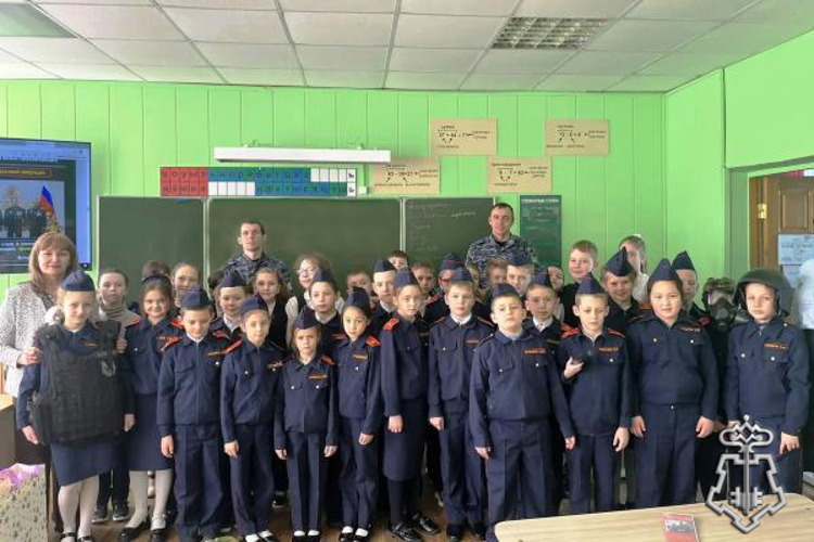 Росгвардейцы провели урок мужества для учащихся гимназии