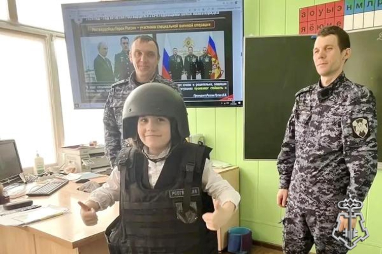 Росгвардейцы провели урок мужества для учащихся гимназии