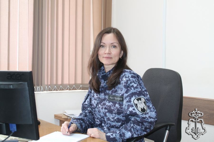 Героем рубрики «Знай наших» стала сотрудница Управления вневедомственной охраны Росгвардии по Оренбургской области Оксана Вязовик