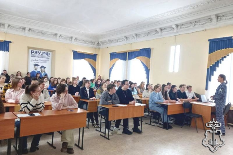 В Оренбурге росгвардейцы рассказали студентам об основных целях и задачах вневедомственной охраны, а также об условиях поступления на службу в Росгвардию