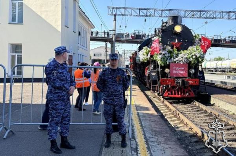 Росгвардейцы обеспечили безопасность прибытия «Поезда Победы» в Оренбург (видео)
