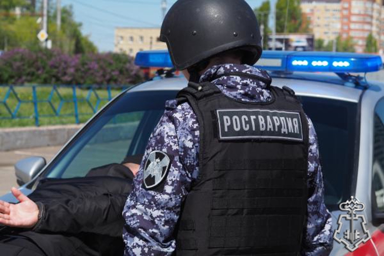  В Оренбургской области росгвардейцы оказали помощь полиции в задержании агрессивного мужчины