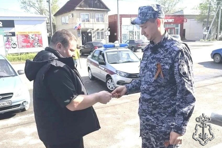В Оренбургской области сотрудники вневедомственной охраны Росгвардии приняли участие в акции «Георгиевская ленточка»