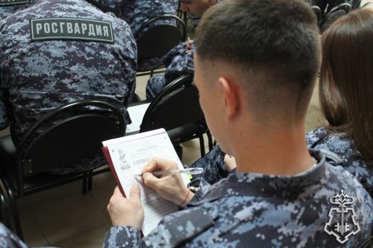 В  Оренбурге сотрудники вневедомственной охраны Росгвардии написали «Диктант Победы»  