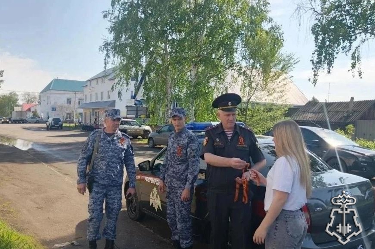 В Оренбургской области сотрудники вневедомственной охраны Росгвардии приняли участие в акции «Георгиевская ленточка»