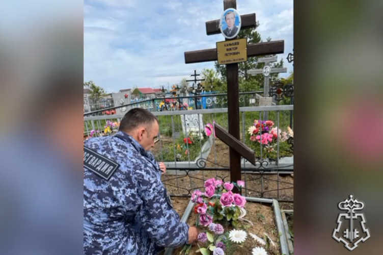 В Оренбурге росгвардейцы почтили память труженика тыла Виктора Канышева