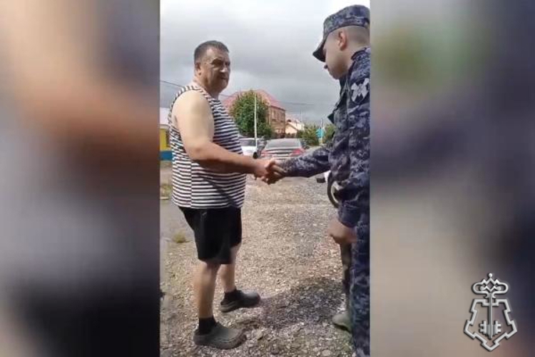 Росгвардейцы в Оренбургской области обеспечивают безопасность на пострадавших от подтопления территориях (видео)