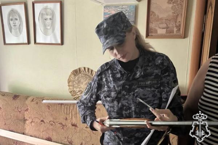 Росгвардейцы в Оренбургской области обеспечивают безопасность на пострадавших от подтопления территориях (видео)
