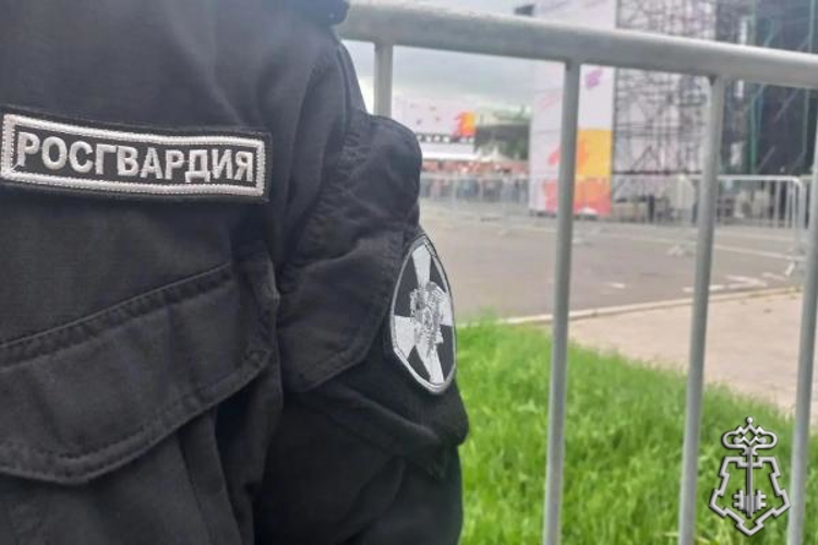 В Оренбурге росгвардецы обеспечили правопорядок во время проведения Дня молодежи и закрытия фестиваля «Евразия Глобал»