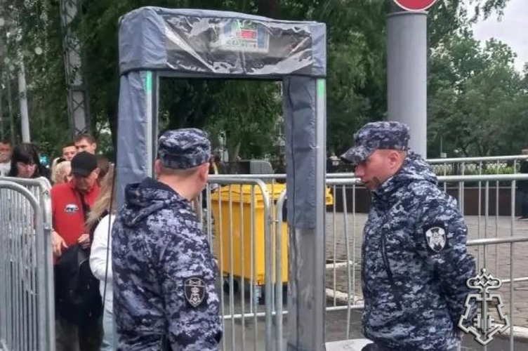 В Оренбурге росгвардецы обеспечили правопорядок во время проведения Дня молодежи и закрытия фестиваля «Евразия Глобал»