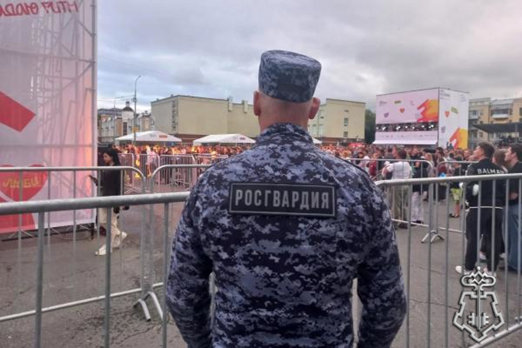 В Оренбурге росгвардецы обеспечили правопорядок во время проведения Дня молодежи и закрытия фестиваля «Евразия Глобал»