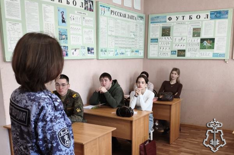 В Оренбурге росгвардейцы рассказали студентам об условиях поступления на службу в Росгвардию