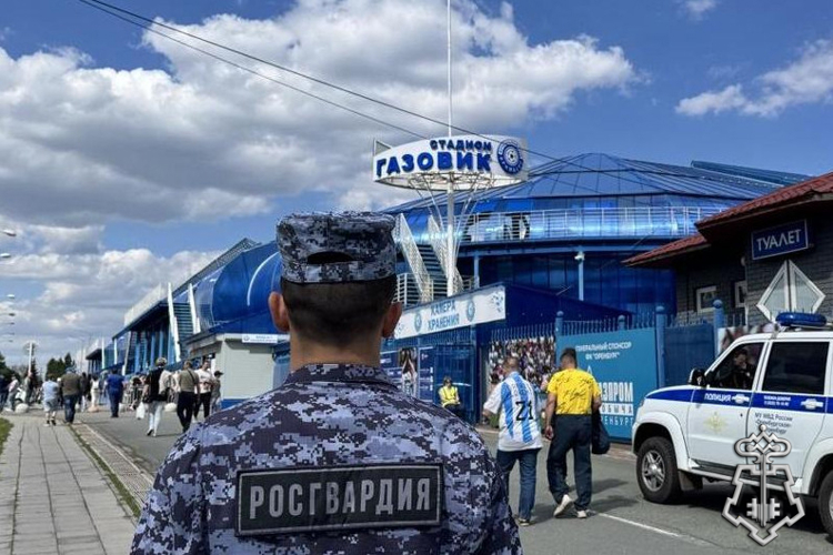 В Оренбурге росгвардейцы обеспечили правопорядок во время проведения футбольного матча