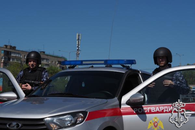 В Новотроицке росгвардейцы задержали женщину, похитившую товары из магазина